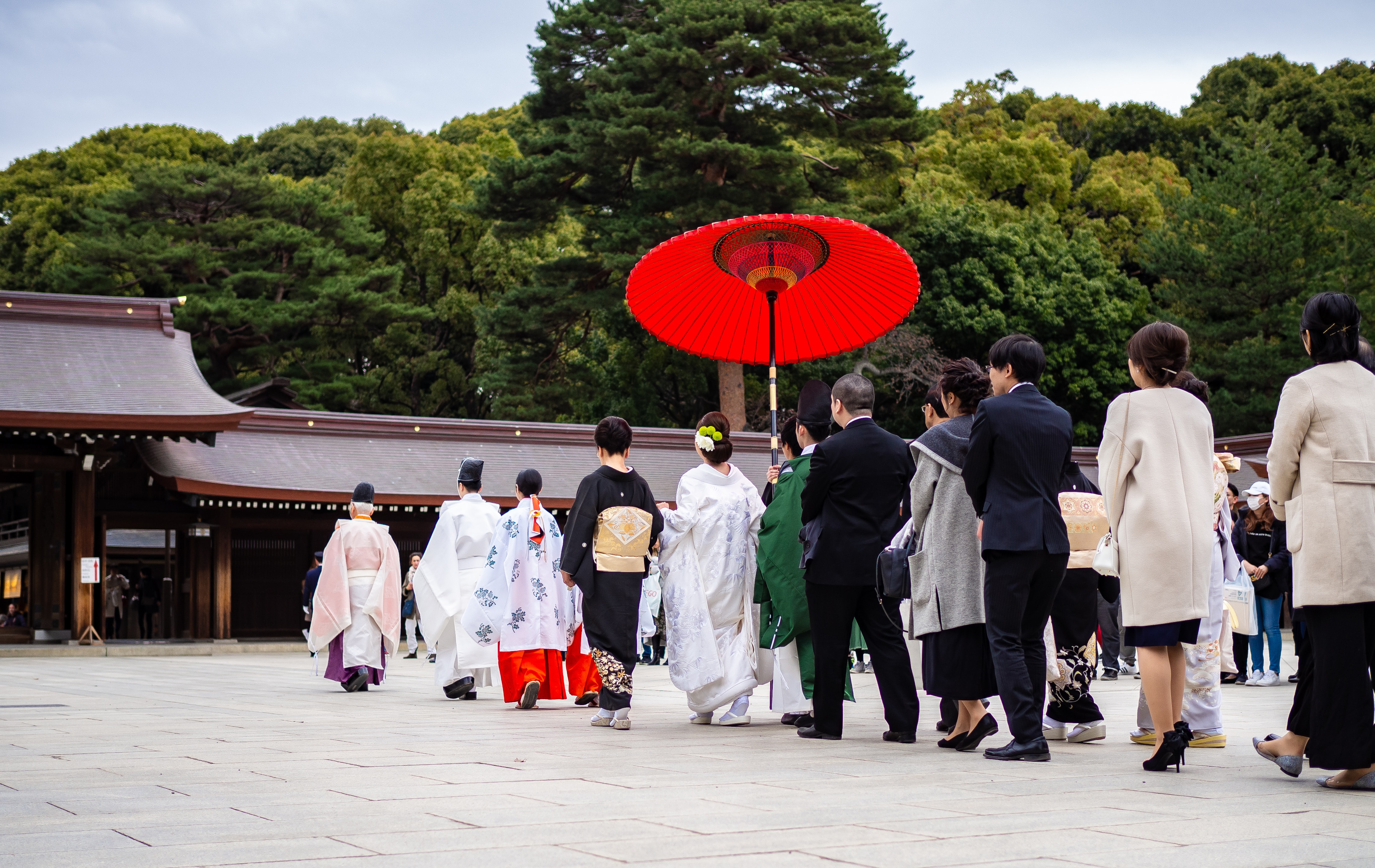 意外？！人口に対して結婚式場が多い県はあの県だった！